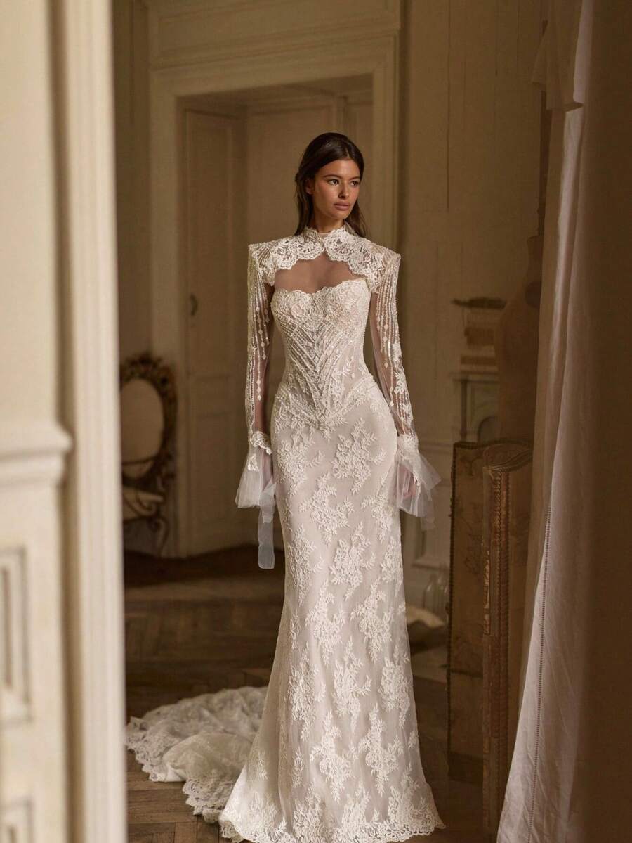 Strapless Beaded Lace Mermaid Wedding Dress With 3D Appliqué And Fitted Silhouette, Vintage Elegant Bridal Gown With Tulle Layers And Handcrafted Beading, Perfect For Indoor Ceremonies, Intimate Weddings, Holiday Celebrations, Christmas, Halloween, Birthday Parties, Prom Nights, Evening Receptions, Special Occasions, Featuring Feminine Contour, Soft Movement, Comfortable Fit, Timeless Elegance, Statement Dress For Brides Seeking Refined, Romantic, Elegant, And Dreamlike Look With Delicate Lace Detailing And Subtle Sparkle Finish - 白色 - 查看 1