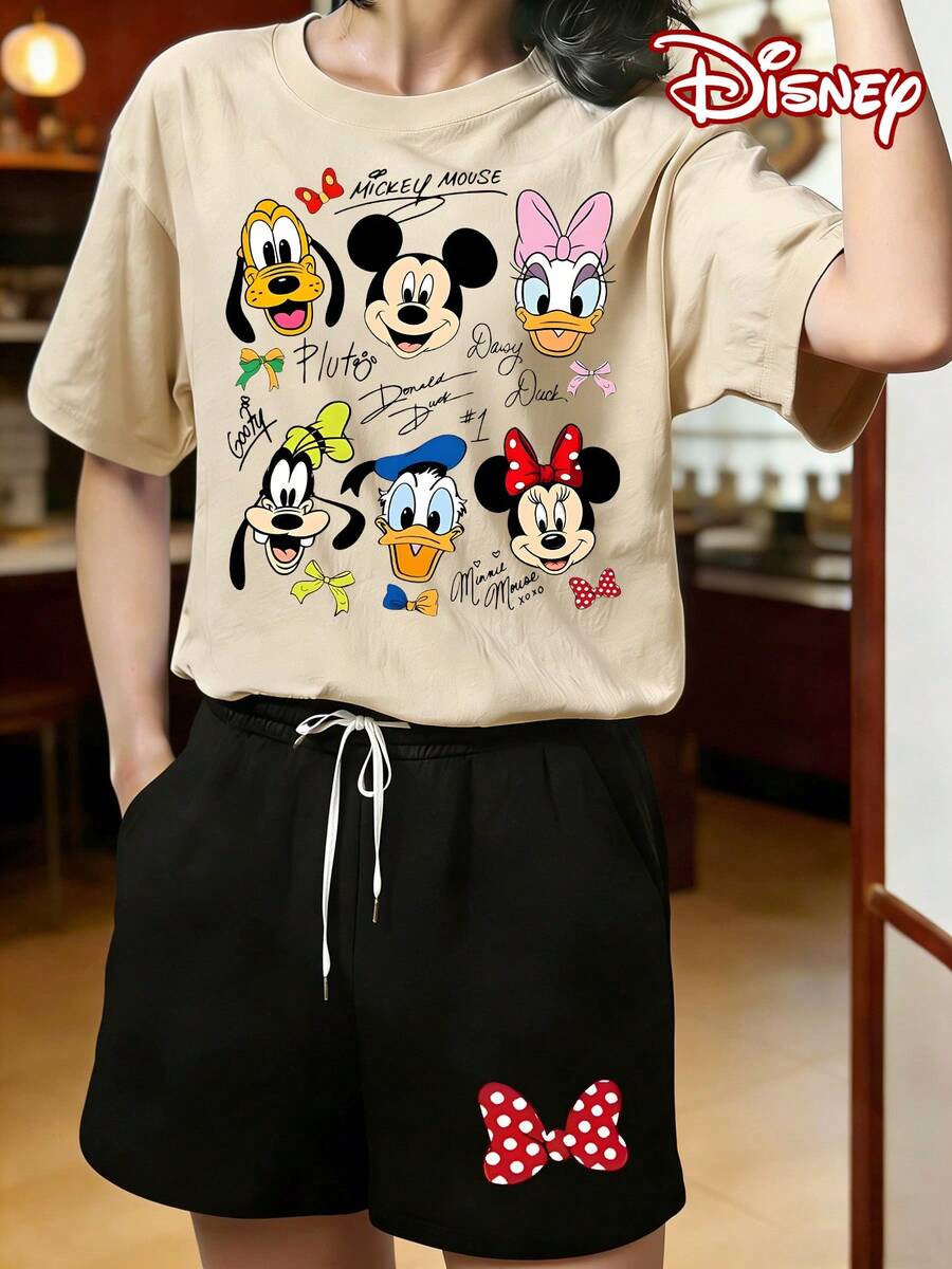 Disney Official Authorization | Women's 2PCS Casual Short-Sleeve T-Shirt & Shorts Set. Centered On The Hugging Scene Of Lilo & Stitch, It Combines The Quote "OHANA Family Means Nobody" With Tropical Floral Elements. The Fabric Is Soft And Breathable, Perfect For Vacations, Outings And Daily Casual Wear. - 杏色 - 查看 1