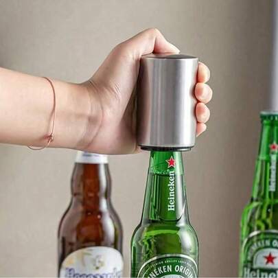 Abridor de botellas de cerveza automático de acero inoxidable - Quitacorchos magnético para presionar la tapa superior para el hogar, camping, bar y fiesta | Fácil de abrir, portátil y duradero (1 pieza)