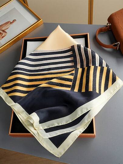 1条70*70厘米方形真丝围巾，链条印花缎面头巾，可作领巾、披肩、发带，女士时尚配饰