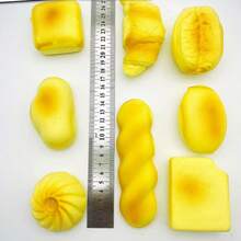 1个热门减压玩具，逼真的辫子面包造型，柔软慢回弹，桌面装饰配件 - 彩色 - 查看 5