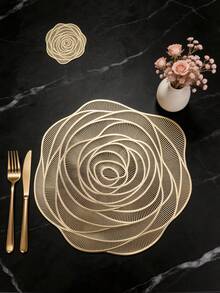 15英寸金色镂空玫瑰PVC餐垫，3.9英寸金色镂空玫瑰PVC杯垫，可水洗易清洁，防滑耐热，适用于节日、婚礼、派对和节日装饰 - 金色 - 查看 2