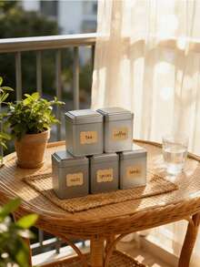 6个/套或2个经典方形茶叶罐，尺寸：7 x 7 x 8.5厘米，银色金属材质，适合存放茶叶、咖啡、面粉和香料，包含可重复书写的标签，密封性好，是厨房和食品储藏室收纳的理想之选。 - 銀色 - 查看 3