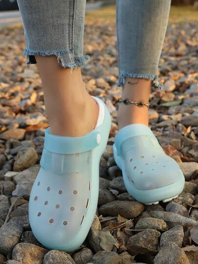 2026夏季新款情侣沙滩凉鞋软底拖鞋闭趾果冻透明平底凉鞋