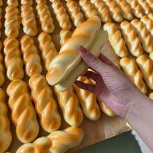 1个全新柔软慢回弹仿真麻绳捏捏乐玩具，可塑性强，缓解压力，成人指尖玩具，适合教室、户外、办公室减压，是桌面装饰、课堂奖励、生日礼物、派对礼品和节日礼物的理想之选！（尺寸不大，介意者请勿购买） - 彩色 - 查看 3