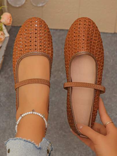 Summer Breathable Hollow-Out Women's Shoes, Handwoven Uppers, Lightweight And Non-Stuffy, Flat Non-Slip Soft Soles, Pair Well With Jeans Or Dresses, Suitable For Commuting, Shopping, And Traveling