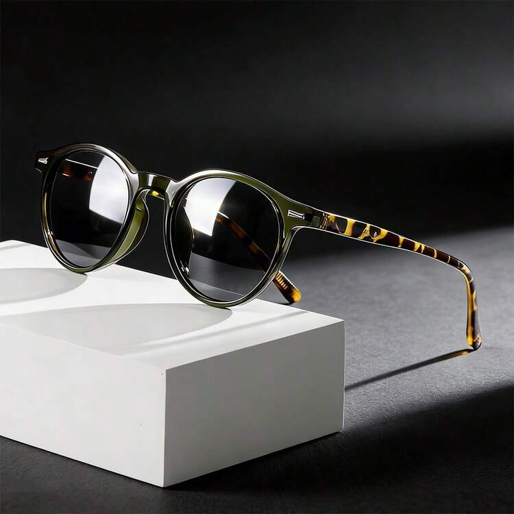 1副复古圆形时尚眼镜，适合街头摄影、派对、音乐节等场合。 - 彩色 - 查看 4