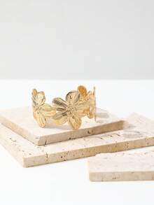 1 chiếc vòng tay hình hoa hồng mạ vàng thời trang, kết hợp yếu tố hoa hồng phương Đông và phong cách phương Tây tạo nên vẻ đẹp độc đáo, phù hợp cho tiệc tùng, làm quà tặng và đeo hàng ngày, vẻ ngoài tuyệt đẹp. - Vàng - Xem 5