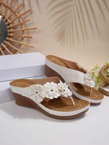 Sandalias de dedo doradas para mujer, chanclas de cuña casual con estampado floral cómodas para la playa, talla grande 43, atuendos de verano - Blanco - Ver 2