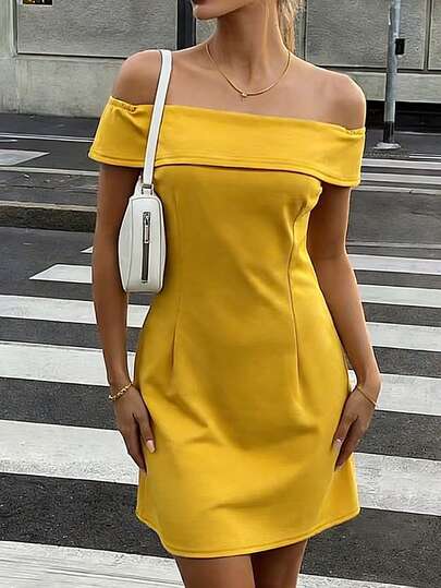 Đầm ngắn ôm dáng cổ bẻ trễ vai, thanh lịch, thường ngày, phong cách thành thị hiện đại, thời trang xuân/hè dành cho nữ, trang phục công sở thường ngày, đầm hè thường ngày, đầm vàng, đầm dự tiệc thường ngày.
