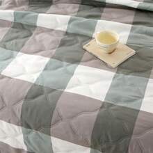 1pc Ultra Soft & Breathable Quilt - Lightweight All-Season Bedding, Modern Floral Patterned, 100% Polyester, Machine Washable, Suitable For Single/Double Bed, Hotel, Camping & Home Decor, Luxury Hotel Bedding | Modern Quilted Design | Embossed, Autumn Decor, Room Decor - Green - View 5