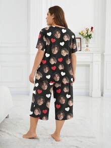 Bộ đồ ngủ ngắn tay cỡ lớn dành cho nữ, in theo yêu cầu, có thể in bất kỳ họa tiết nào, đồ ngủ cá nhân hóa với ảnh, đồ ngủ thoải mái với hình ảnh ngộ nghĩnh tùy chỉnh. Thích hợp cho Ngày Valentine, Sinh nhật, Quà tặng, Cá nhân hóa, Đầy màu sắc, Dễ thương, Hài hước, Độc đáo, Quà tặng lý tưởng cho bạn gái, Thích hợp cho bạn gái, Gia đình, Bạn bè, Người lớn tuổi, Thời trang cho mùa thu, Các dịp tiệc tùng. - màu đen - Xem 2