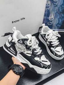 Tenis casuales versátiles para hombre de diseño clásico de moda, material de PU con suela gruesa antideslizante y cordones ajustables, calzado cómodo y ligero para trabajo uso diario y todas las estaciones - Negro - Ver 2