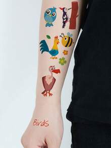 30张卡通临时纹身贴纸，包含狮子、老虎、猴子、长颈鹿、斑马和大象等一系列图案，展现了各种可爱的卡通动物风格（共300种设计）。这些防水且趣味十足的艺术化妆假纹身贴纸。 - 彩色 - 查看 7