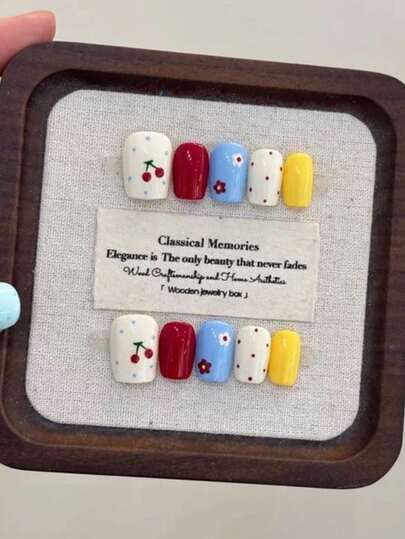 10片装短方形手绘樱桃美甲贴，手工制作，适合日常佩戴、节日、约会——送给女孩和女士的理想礼物