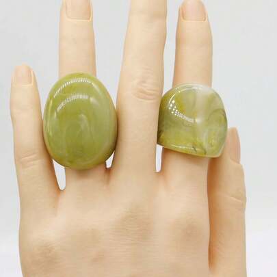 一枚戒指，两种款式可选，优质绿色树脂宽边戒指，适合日常、节日、旅行佩戴，适合体重100磅以下的女性。