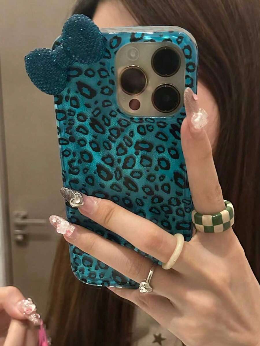 Ốp lưng điện thoại họa tiết da báo đính đá 3D hình nơ, tương thích với các dòng máy 17 Pro Max, 17 Pro, 17 Air, 17, 16, 15, 14, 13, 12 Pro Max, 11. Ốp lưng thời trang chống sốc. - Báo xanh - Xem 1