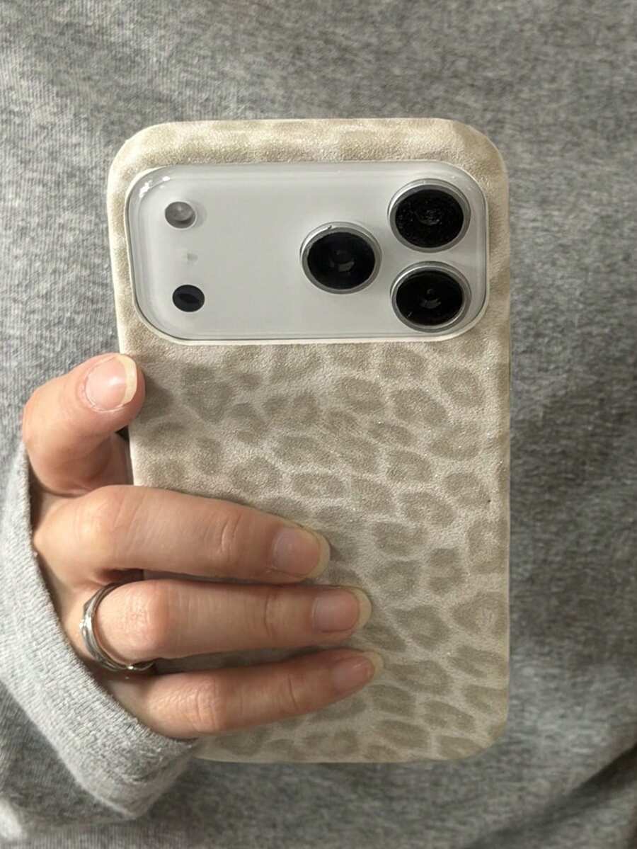 Cheetah,Leopard Print Luxury Leopard Print Glitter Half Protection Faux Leather Phone Cover Compatible With IPhone 17 Pro Max 17Pro 17 16 15 14 Pro Max 13 Fashion Creative Back Cover - Apricot Color - View 1
