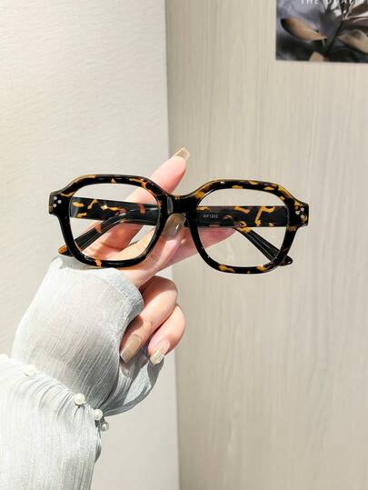 1副女士方形眼镜框，玳瑁色和黑色，轻便贴合镜框，透明镜片，休闲风格，适合办公场合，附眼镜盒。