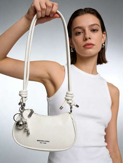 白色迷你单肩包 - 打结手柄和银色吊饰装饰，适合旅行、购物、约会，是送给女性、青少年、大学生、初学者和职业女性的理想礼物，适用于办公室、学校、工作、商务、通勤、户外、旅行、野餐和其他场合。