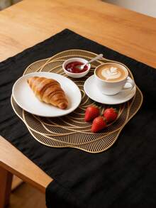 15英寸金色镂空玫瑰PVC餐垫，3.9英寸金色镂空玫瑰PVC杯垫，可水洗易清洁，防滑耐热，适用于节日、婚礼、派对和节日装饰 - 金色 - 查看 6