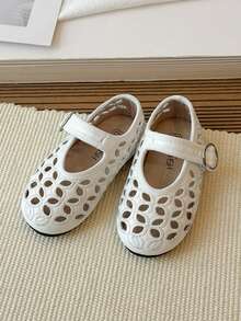 1 Pair Girls Hollow Out Shoes, Non-Slip Round Toe Hook And Loop Simple Princess Style, Suitable For Daily Wear - Beige - View 4