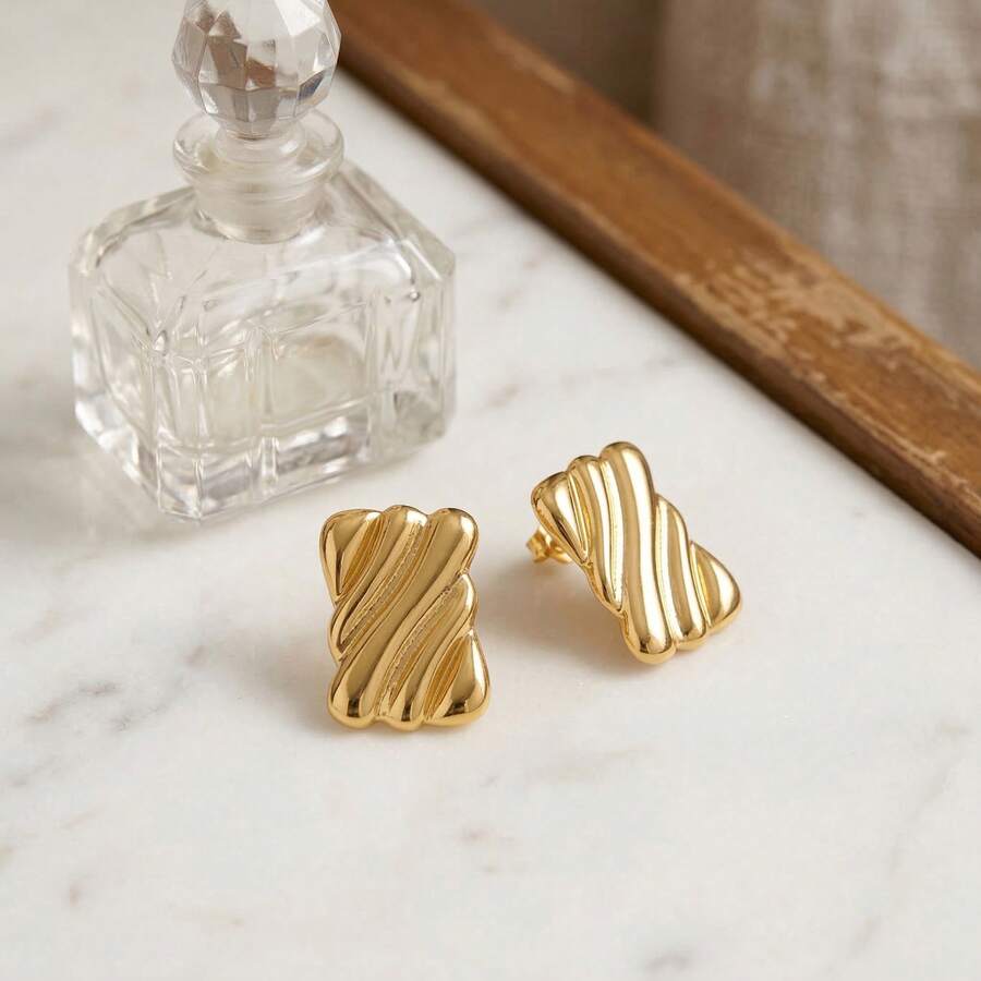 纹理金色褶皱耳钉，简约粗犷的个性饰品