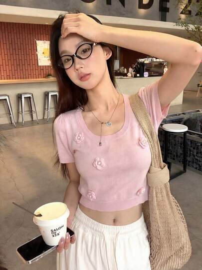 Women's Lightweight Sheer Pink Cute Floral Casual Elegant Short Sleeve Regular-Shoulder Knit Top, Sweet Academic Style, Petite Flattering Soft Top