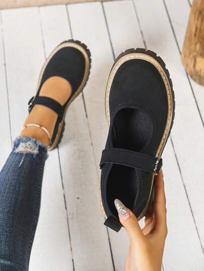 2025 Nowe, uniwersalne, casualowe mokasyny z okrągłym noskiem i klamrą w kształcie serca, materiał lustrzany, niski obcas, gruby obcas, eleganckie buty w stylu retro w stylu brytyjskim, wygodne, miękkie podeszwy, półbuty typu oksford dla kobiet, do noszenia na co dzień, czarne, błyszczące