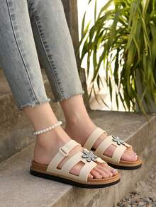 2026 Frühling/Sommer Neue Floral Kristall verzierte Flache Sandalen, vielseitige Strandpantoffeln für Frauen - Beige - Übersicht 3