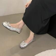 Most Comfortable Retro Ballerinas With Split Toe |     Women's Flat Slipper Shoes |     Pull-On Shoe In The Design Of A Horse's Hoof - Bạc - Xem 2