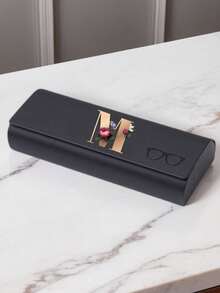 Hộp đựng kính mắt bằng da PU in chữ tối giản thời trang, gồm 26 chữ cái tiếng Anh từ A-Z và họa tiết hoa, bền chắc, phù hợp cho cả nam và nữ, hộp đựng kính gấp gọn chống biến dạng, đảm bảo kính không bị trầy xước, món quà hoàn hảo cho sinh nhật, Ngày của Mẹ, kỷ niệm, đám cưới, tựu trường và kỳ nghỉ cho gia đình và bạn bè. - Nhiều màu - Xem 16