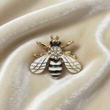 1pc European And American Enamel Brooch, White Bee Lapel Pin, Clothing & Bag Accessory - A - View 4