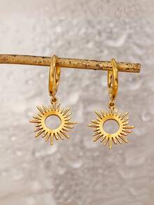 Brincos de argola geométricos redondos em aço titânio, leves e luxuosos, com design moderno. Delicados, charmosos, minimalistas e únicos, perfeitos para homens e mulheres. Ideais para diversas ocasiões, como trabalho, estudo, encontros, viagens, shows, festas e férias. - Girassol Dourado 1 - Ver 4