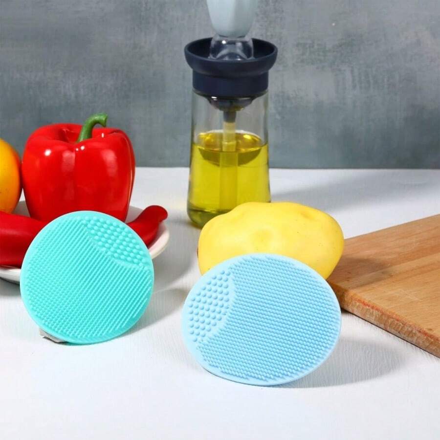 Bộ cọ rửa rau củ nhà bếp gồm 2 chiếc, có tay cầm chắc chắn, giúp dễ dàng làm sạch khoai tây và cà rốt. Bộ cọ rửa rau củ dễ vệ sinh – Được thiết kế đặc biệt để loại bỏ bụi bẩn trên bề mặt nhà bếp. - Nhiều màu - Xem 1