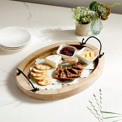 Khay cà phê bằng gỗ cổ điển với lớp hoàn thiện giả cổ. Thích hợp cho phòng ăn, phòng khách, phòng ngủ, nhà hàng, phong cách đồng quê thanh lịch và làm quà tặng dịp lễ.