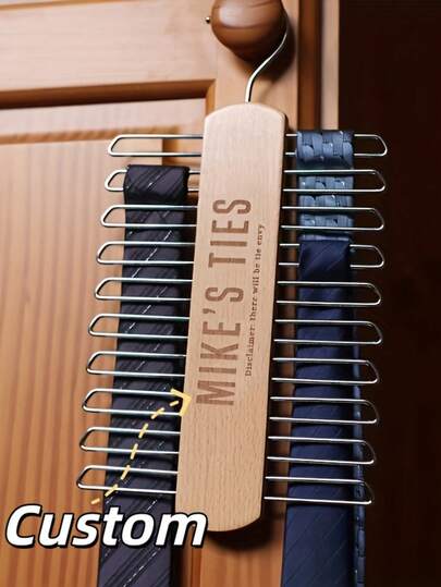 Porte-cravate en bois personnalisé et sur mesure - un cadeau parfait pour lui. Fabriqué dans un matériau robuste, il est durable, résistant à la flexion et ne se corrode ni ne rouille facilement.