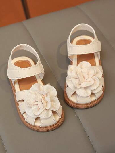 1 Đôi dép xăng đan đế bằng bằng da PU mềm màu trắng họa tiết hoa mẫu đơn cho bé gái, màu trơn, đế cao su bền chắc, chống trượt, thiết kế mũi tròn, kiểu dáng hở mũi thời trang, có khóa dán, phù hợp cho bé gái từ 3-15 tuổi, học sinh, đi biển, du lịch, ở nhà, dự tiệc, mẫu mới Xuân/Hè 2026.