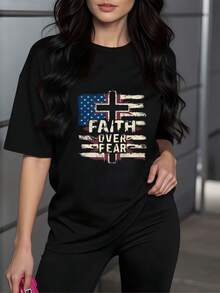 Cruz que une la fe y el valor sobre un fondo de bandera que simboliza esperanza libertad y determinación camiseta de mujer cómoda 220g para uso diario - Negro - Ver 8