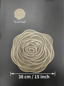 15英寸金色镂空玫瑰PVC餐垫，3.9英寸金色镂空玫瑰PVC杯垫，可水洗易清洁，防滑耐热，适用于节日、婚礼、派对和节日装饰 - 金色 - 查看 3