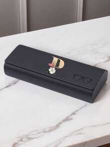 Hộp đựng kính mắt bằng da PU in chữ tối giản thời trang, gồm 26 chữ cái tiếng Anh từ A-Z và họa tiết hoa, bền chắc, phù hợp cho cả nam và nữ, hộp đựng kính gấp gọn chống biến dạng, đảm bảo kính không bị trầy xước, món quà hoàn hảo cho sinh nhật, Ngày của Mẹ, kỷ niệm, đám cưới, tựu trường và kỳ nghỉ cho gia đình và bạn bè. - Nhiều màu - Xem 19