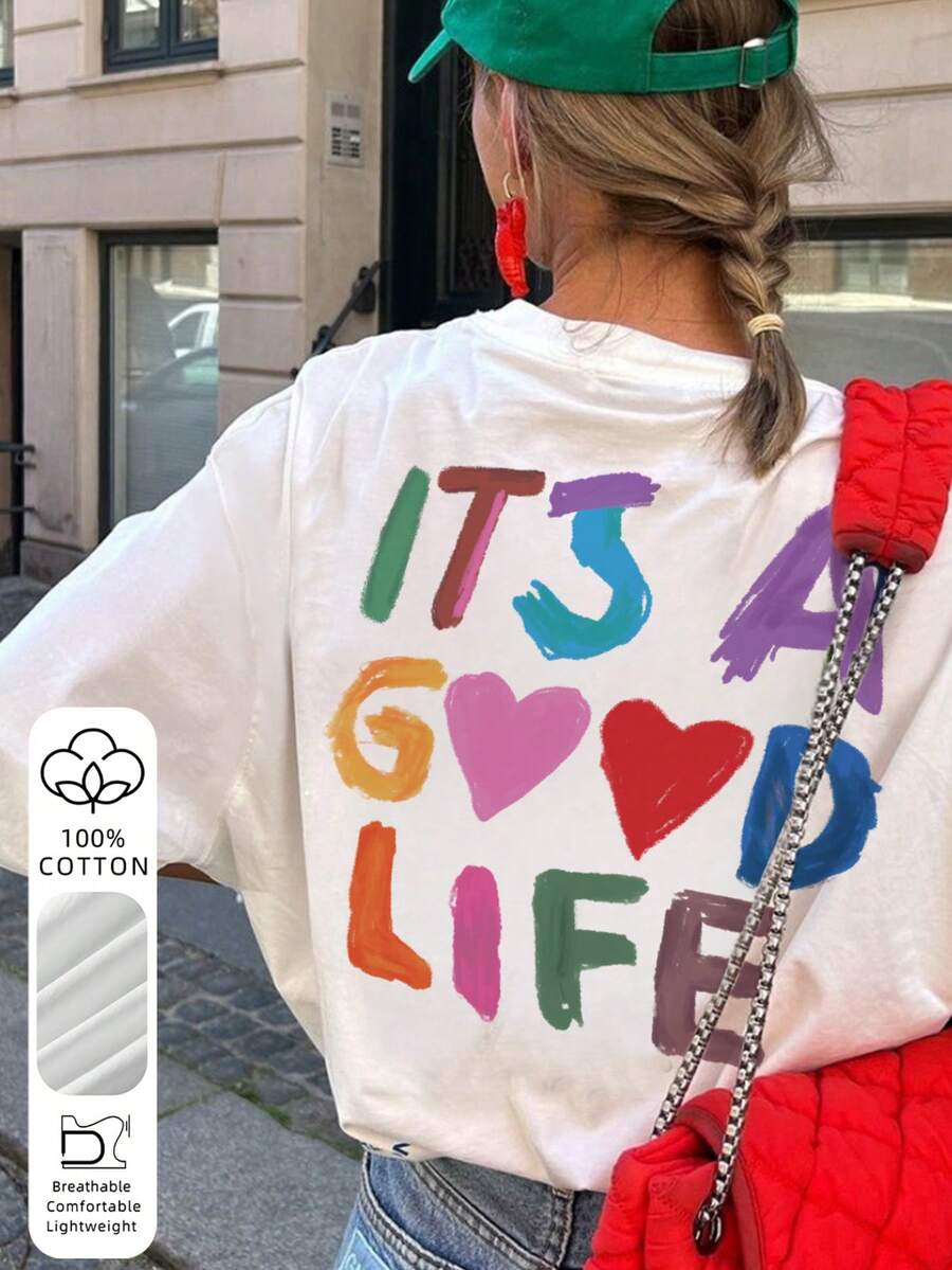 这款女士T恤印有“IT'S A GOOD LIFE”字样，背面饰有彩色笔触印花和心形图案，采用100%纯棉面料，透气轻盈，复古90年代街头风格，适合日常穿着、周末早午餐、街头风穿搭，展现积极向上的时尚态度。白色 - 白色 - 查看 1