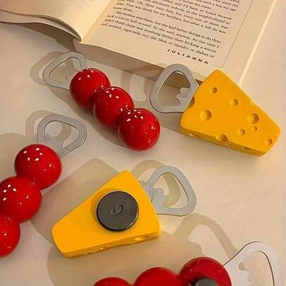 هذا الفتاحة المغناطيسية الجذابة تتميز بتصميم لطيف لحلوى اللولي بوب والجبن. إنها أداة مطبخ متعددة الوظائف يمكن تثبيتها بسهولة على الثلاجة دون الحاجة إلى طاقة، مما يجعلها خيارًا مثاليًا للاستخدام المنزلي والاحتفالات.