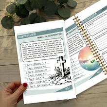 女性专属圣经学习笔记本 | 52周灵修计划 | 365天每日灵修 | 主题圣经学习+冥想空间 | 精美插图 | 适用于祷告、灵修记录和灵命成长 | 基督徒礼物 | 灵命成长计划本 | 信仰激励工具 - A5 - 查看 6
