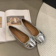 Most Comfortable Retro Ballerinas With Split Toe |     Women's Flat Slipper Shoes |     Pull-On Shoe In The Design Of A Horse's Hoof - Bạc - Xem 6