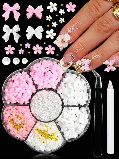 1盒7格1000片多色混合粉白丝带蝴蝶结五瓣花珍珠美甲装饰套装，含镊子、钻石笔、树脂蝴蝶结白色珍珠五瓣花美甲装饰梅花盒，3D简约百搭日韩美甲设计装饰，手工DIY美甲，美容，牙钻，手机壳设计用品，美甲宝石。