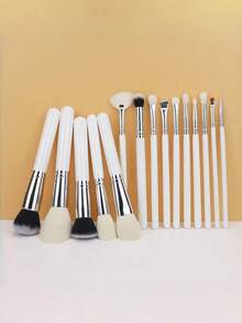 15 piezas Juego de brochas de maquillaje de pelo de animal de primera calidad, con estuche de almacenamiento de PU. Incluye brochas para polvos, contorno, rubor, mascarilla facial, iluminador, corrector, sombra de ojos y labios. Fibras suaves, recogida esponjosa, mangos de madera de calidad para una aplicación de maquillaje facial precisa. - Blanco - Ver 3
