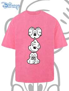 Disney Ce t-shirt à manches courtes pour homme, orné d'un imprimé graphique ludique, est confectionné en pur coton lavé, idéal pour l'été. Il allie une finition effet vintage à une conception sans coutures apparentes. Le pur coton offre un confort et une respirabilité exceptionnels, incarnant un style streetwear décontracté, inspiré par les activités de plein air. Avec son col rond classique, ce vêtement de qualité est un cadeau idéal et apprécié de tous. - Rose vif - Voir 1