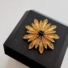 Broche de flor de camélia dourada em formato assimétrico (1 peça), acessório para vestido, acessório para alça, ideal para festas e ocasiões especiais. - Camélia - Ver 4