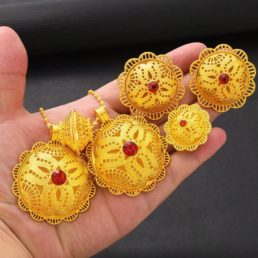 Bộ trang sức 3 món màu vàng sang trọng, tinh tế, hình hoa rỗng, đính đá đỏ, gồm bông tai, nhẫn và dây chuyền, phong cách Ả Rập châu Phi, quyến rũ, thanh lịch dành cho nữ, thích hợp làm quà tặng lễ hội, đính hôn, cưới, sinh nhật. - Vàng - Xem 1